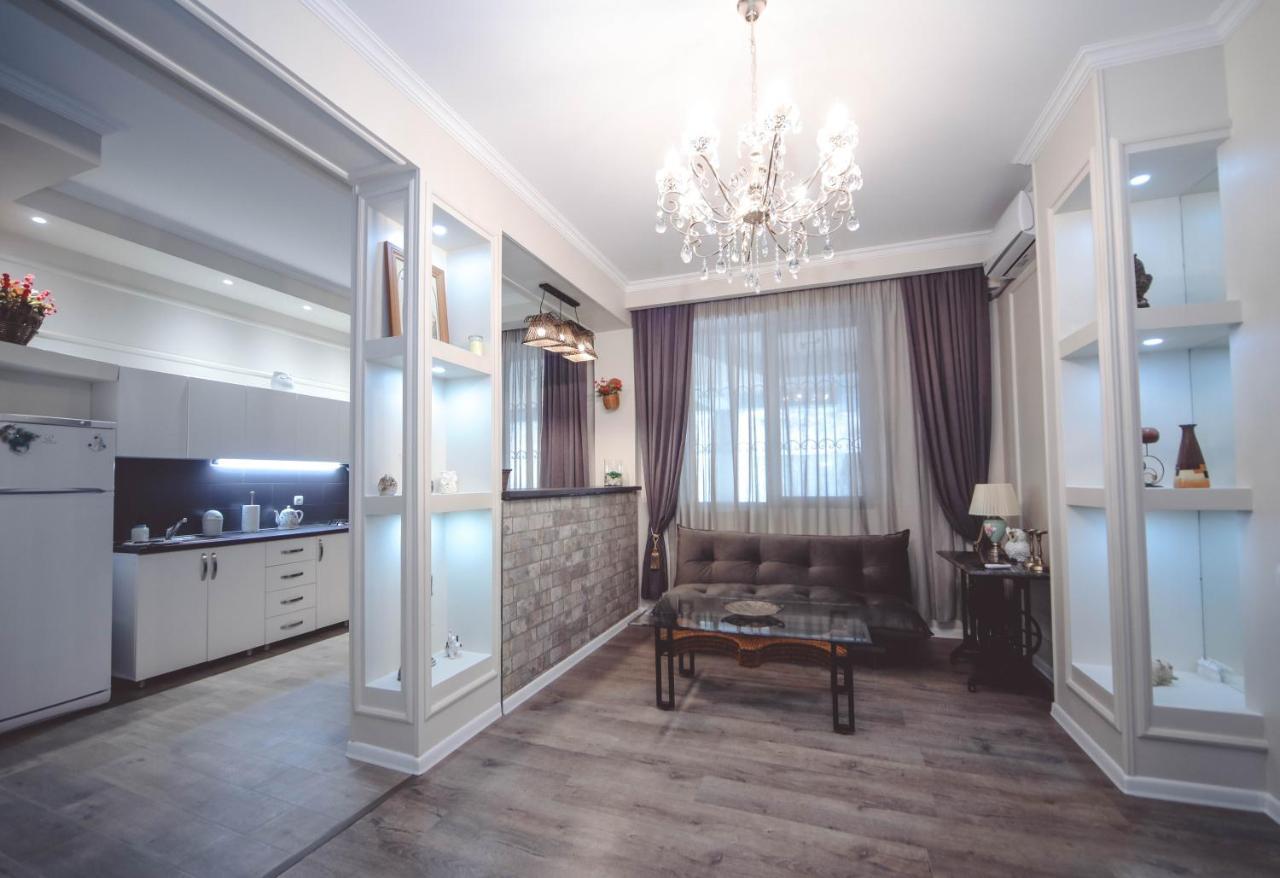 Apartamento Under The Mountain Tiflis Exterior foto