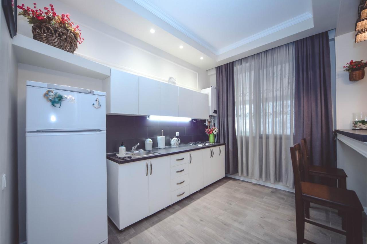 Apartamento Under The Mountain Tiflis Exterior foto