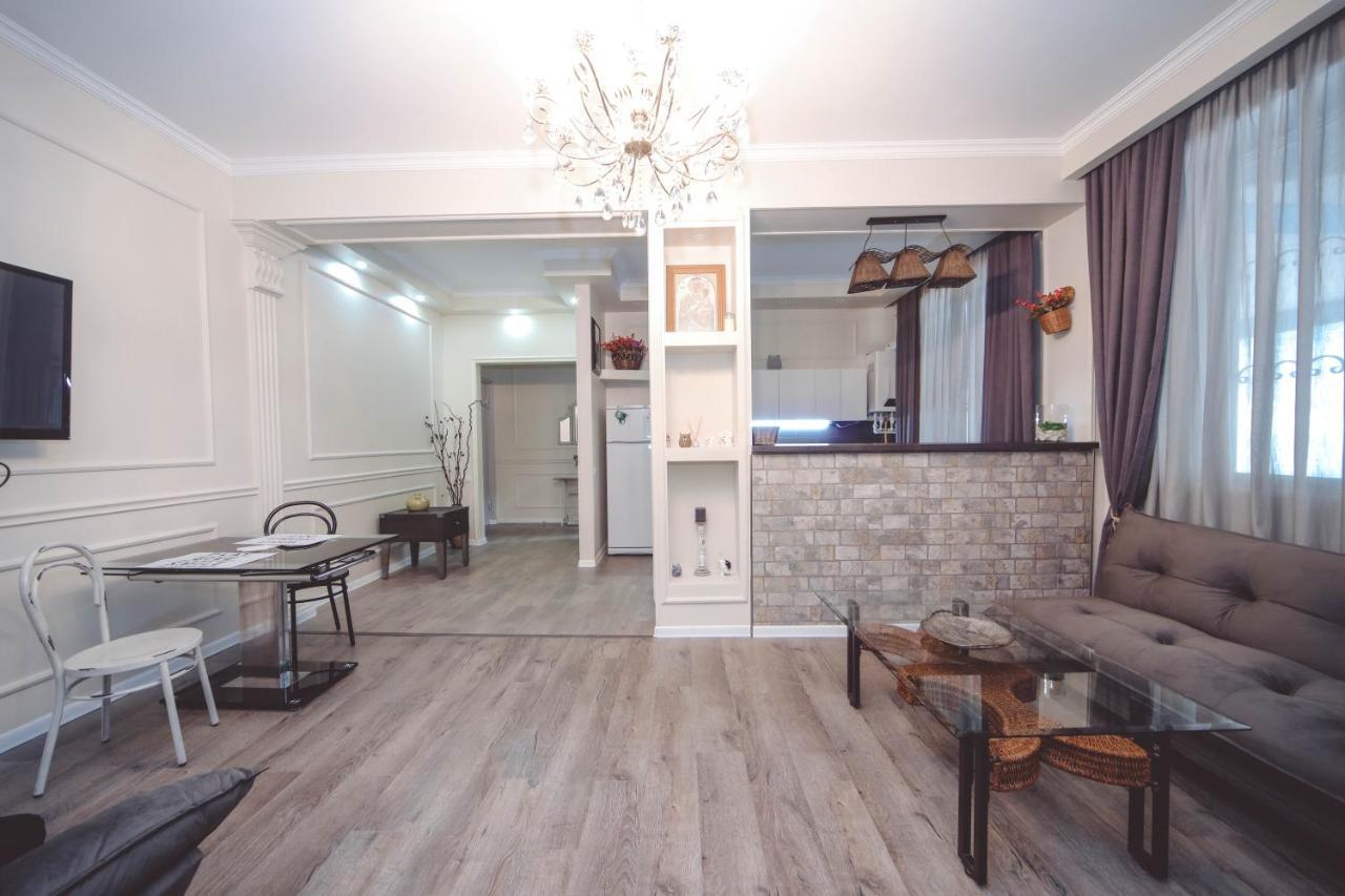 Apartamento Under The Mountain Tiflis Exterior foto